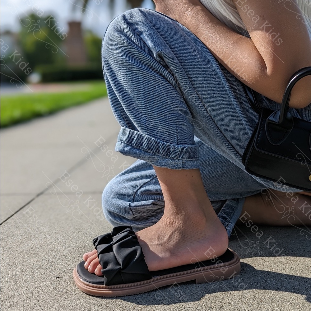 Boutique Kids Black Ruched Flat Slides